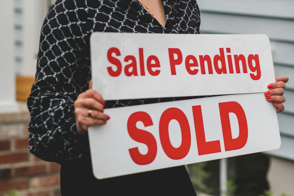 From listed to sold, there is a faster way to sell your house in Hawaii and get your cash.